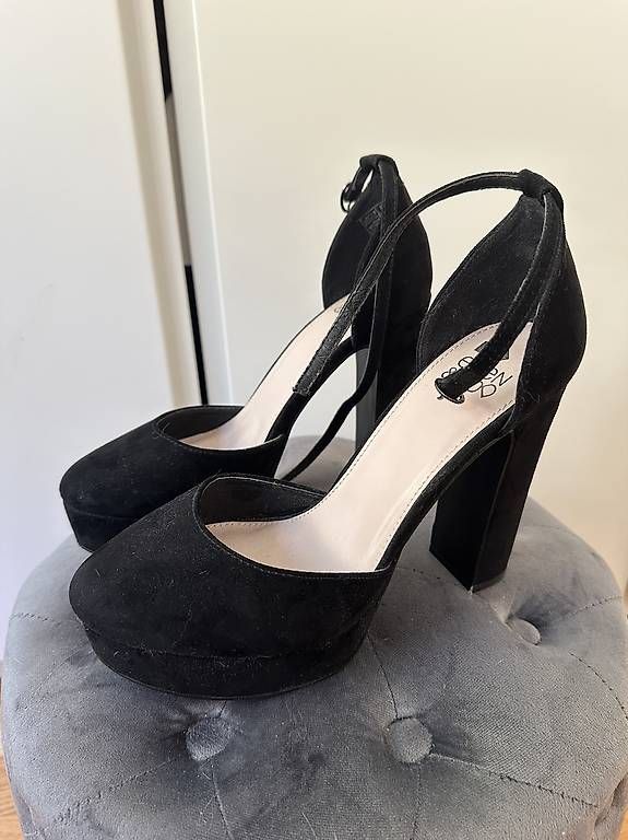 Scarpe da donna: Schwarze Plateau High Heels Gr. 40 – Usato da Klingnau venduto da mic_qk2t 2