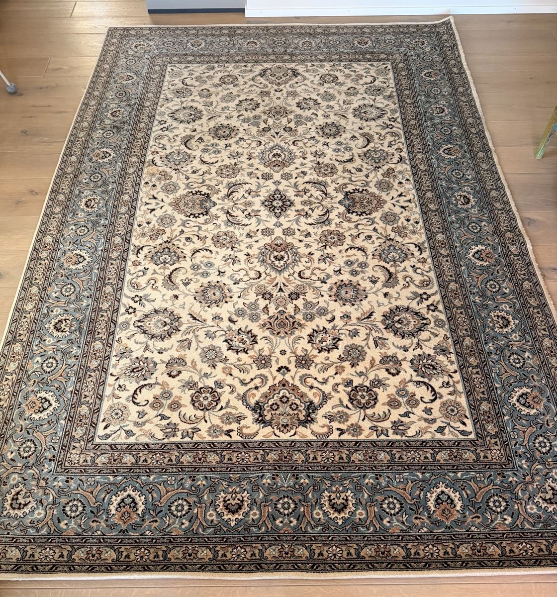 Tappeti: Orientteppich beige blau mit Blumenmuster – Usato da Richterswil venduto da giacometti222