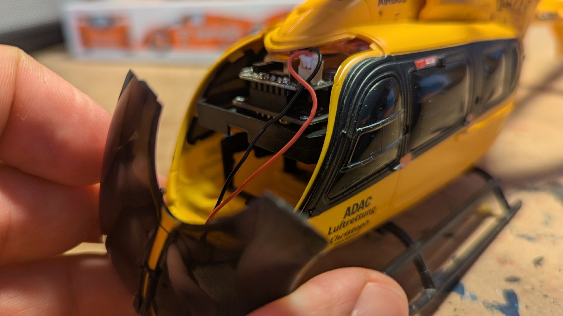 Amewi Modellismo RC: Hélicoptère RC Amewi H145 ADAC  – Difettoso da Gland venduto da Crick1001 6