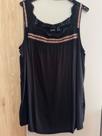 Haut sans manches noir brodé style bohème été T. L48