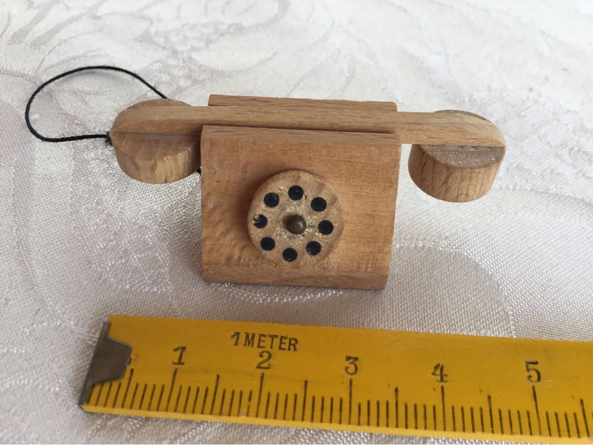 Giocattoli: Älteres Wählscheiben Telefon aus Holz – Usato da St. Gallen venduto da chamilla