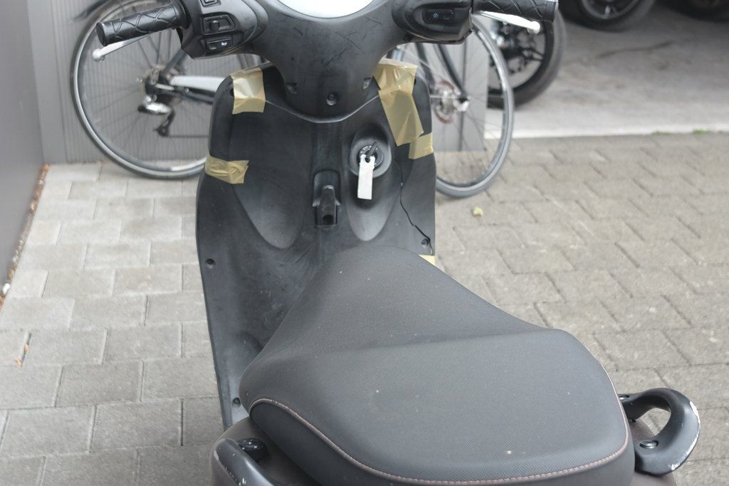 Yamaha Scooter: Yamaha Neos 50 4 Takt – Usato da Sargans venduto da pirelli146 5