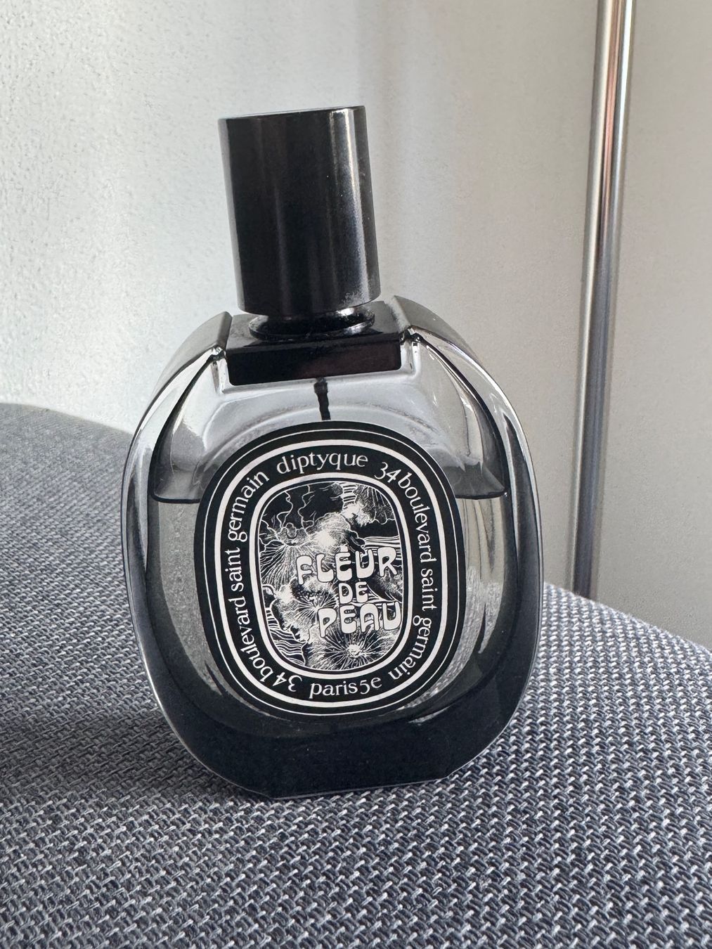 Diptyque Profumi & Eau de Toilette: Diptyque Fleur de Peau eau de parfum – Usato da Kriens venduto da Cloudyroom