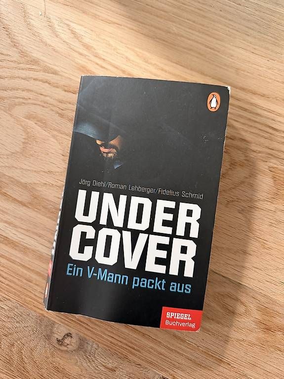 Libri: Buch: Under Cover – Usato da Thun venduto da jki_rg8z