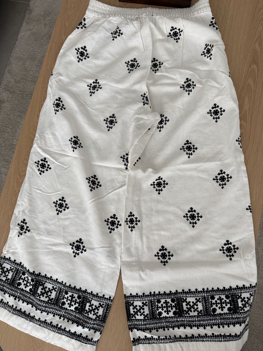 Pantaloni: Hose weiss bestickt Damen – Usato da Gebenstorf venduto da sdent 1