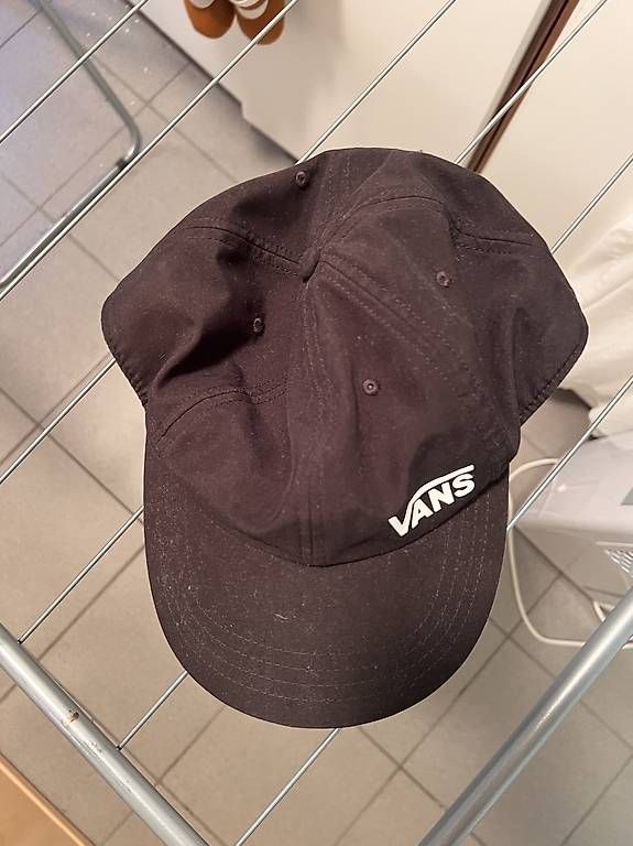 Chapeaux, bonnets & casquettes: Cappellino nero VANS – D'occasion à Tenero par loa_7m8d 1