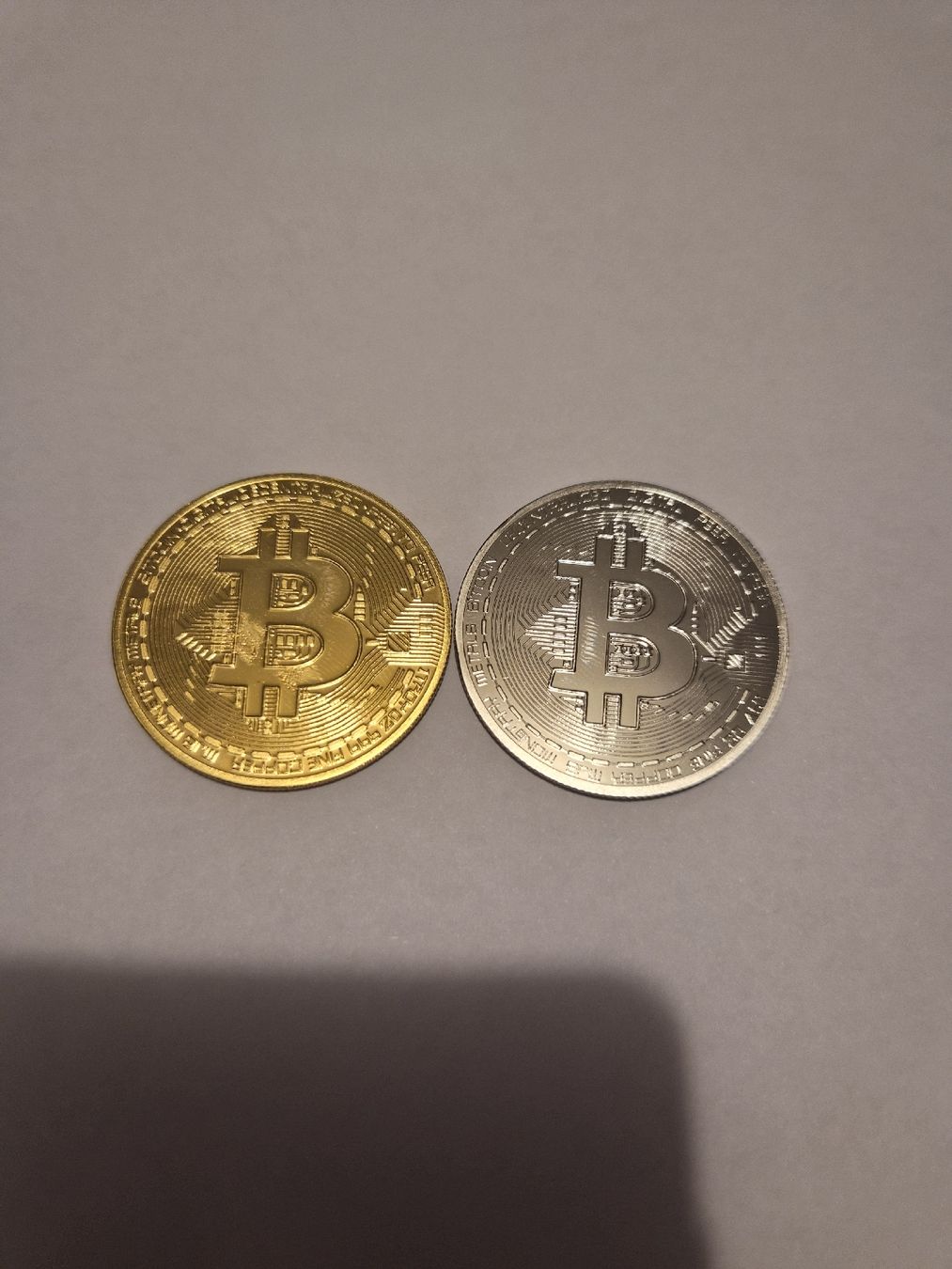Tutti le monete: lot de 2 pièces commémorative Bitcoin – Nuovo (secondo la descrizione) da Senèdes venduto da hen_fw8b