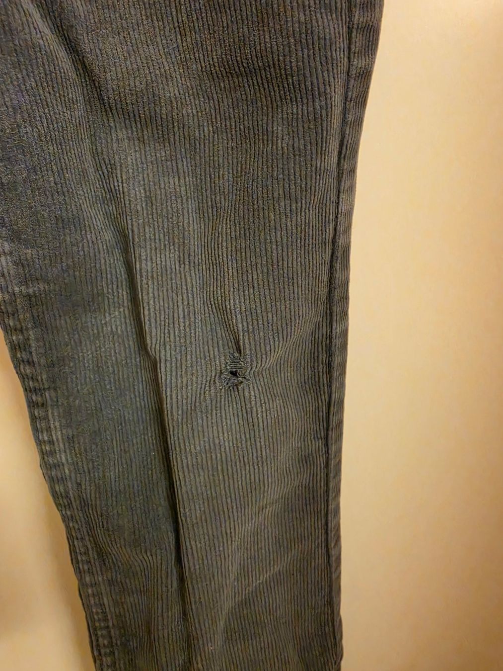Next Pantalons: graue Cordhose Gr. 134 – D'occasion à Zürich par Pemberleys 1
