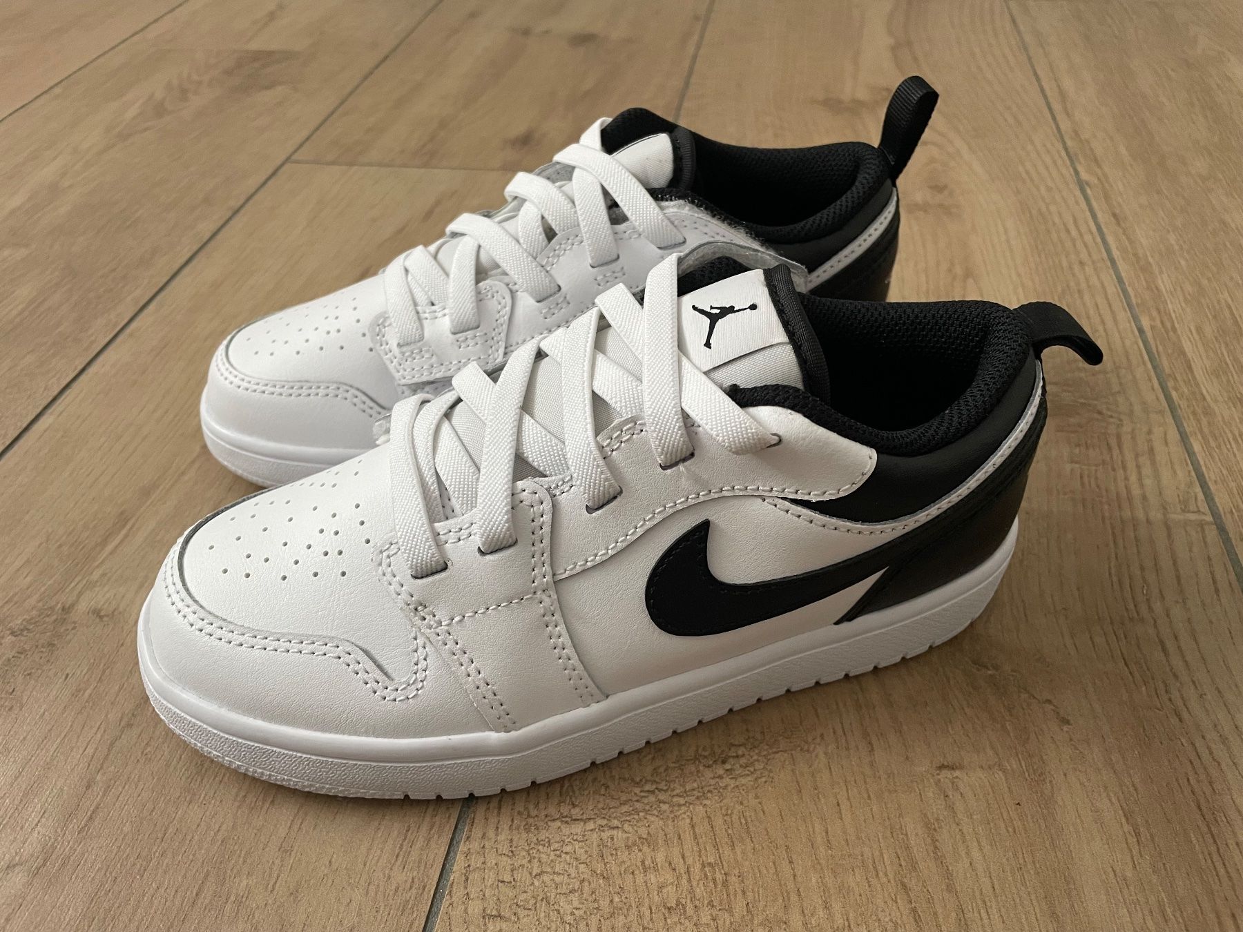 Jordan Scarpe per ragazzi: Nike Jordan 1 Gr. 33.5 NEU – Nuovo e nell'imballaggio originale da Waltenschwil venduto da hansnine 1