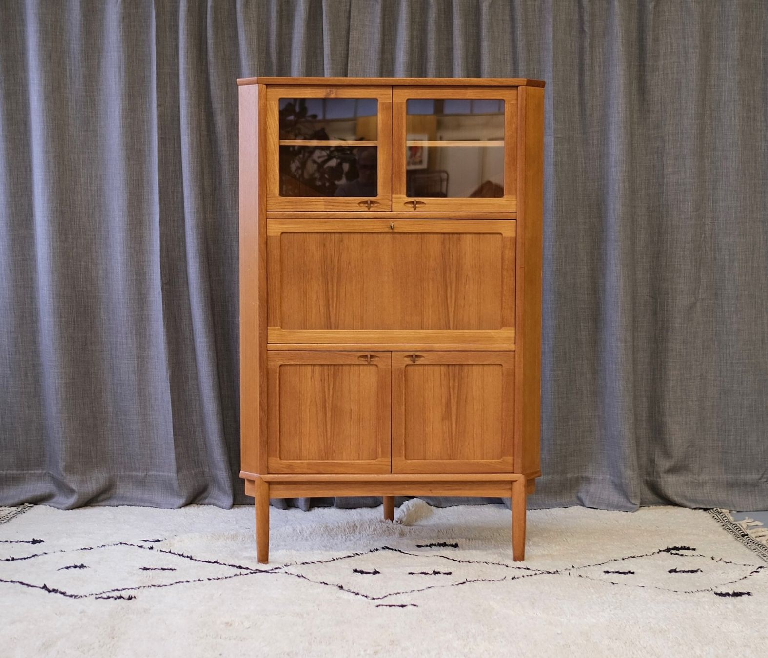Cassettiere: Danish Corner Cabinet by H. W. Klein for Bramin, Denmark – Usato da Bern venduto da Zmodern_VIN 7