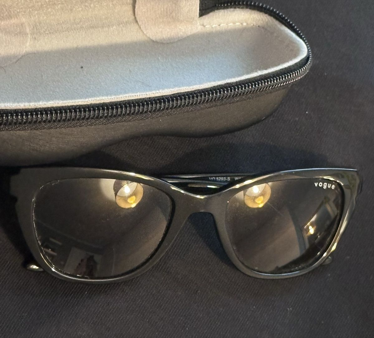 Vogue Occhiali & Lenti: Vogue Sonnenbrille, Schwarz – Usato da Zufikon venduto da lje_tnk2