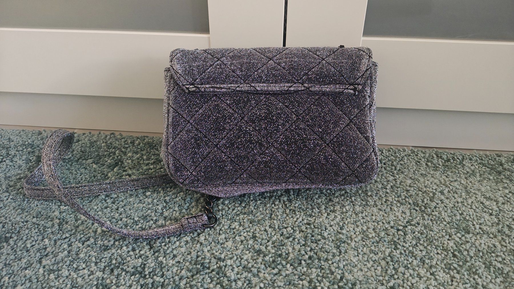 Mango Borse da donna: silberne Abendtasche – Nuovo (secondo la descrizione) da Thalwil venduto da hri_s2bq 1