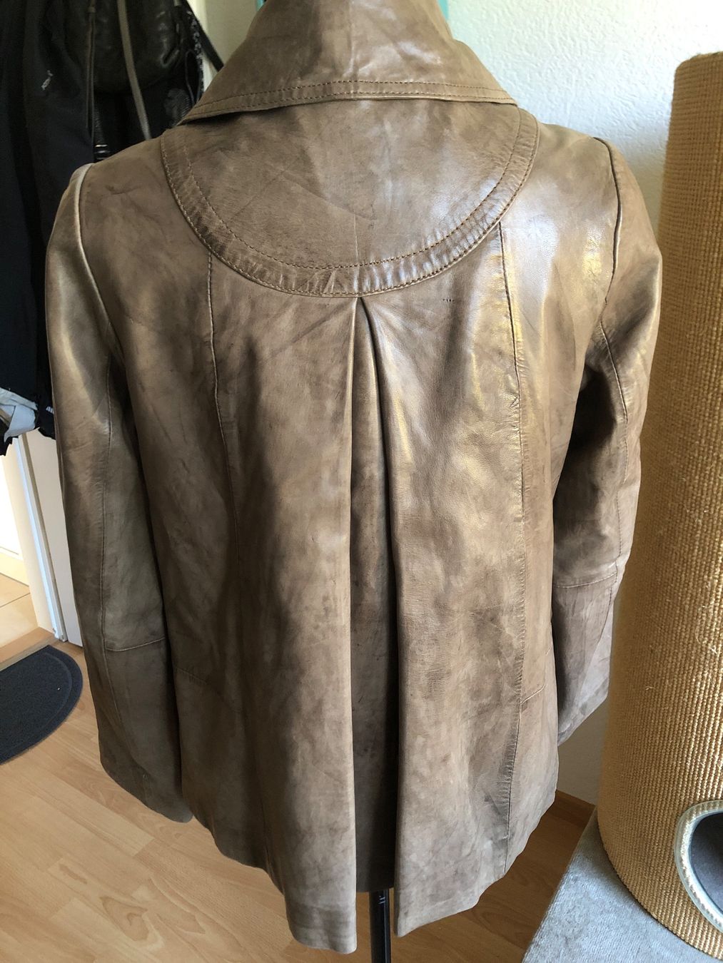 Avant Premiere Giacche: Élégante veste en cuir véritable marron – Usato da Biel/Bienne venduto da Lianumi 1