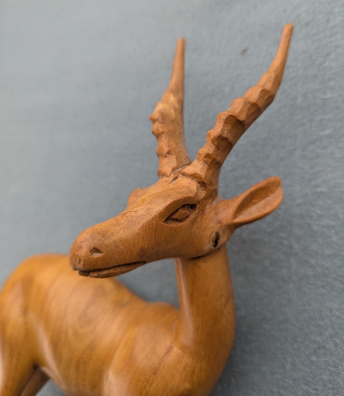 Statuette: Elegante Antilope, Handgeschnitzt 25cm – Usato da Goldingen venduto da YouAreMySunshine