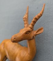 Elegante Antilope, Handgeschnitzt 25cm