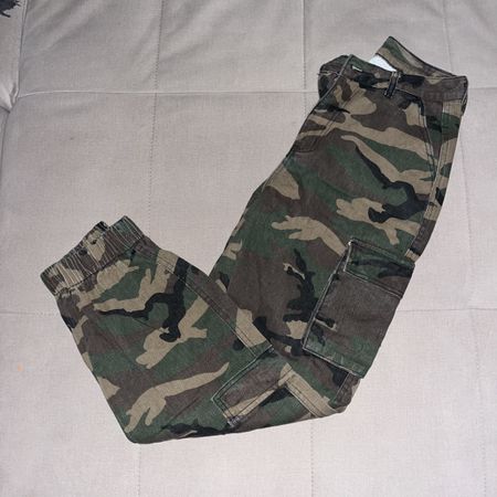 Cargo Jeans Armeegrün