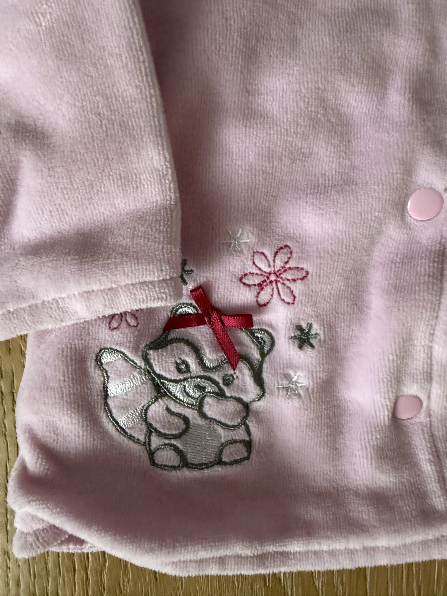 Maglioni & Felpe: Kuscheljäckchen Waschbär Grösse 68 – Usato da Pragg-Jenaz venduto da gobrist 1