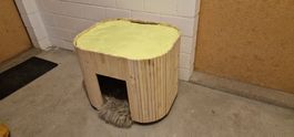 Grosse Katzenhöhle oder kleine Hündchen mit Liegefläche