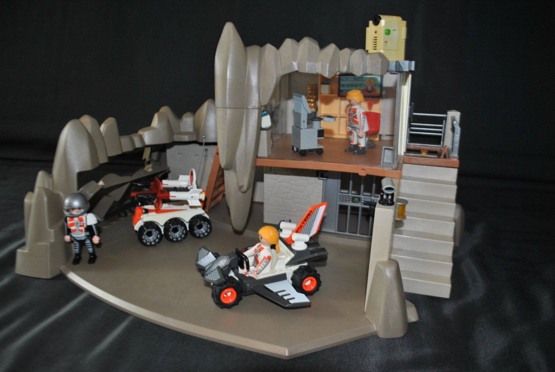 Playmobil Spielzeuge: PLAYMOBIL Agenten Hauptquartier Station 4875 – Gebraucht aus Rothenburg von Bison2 1