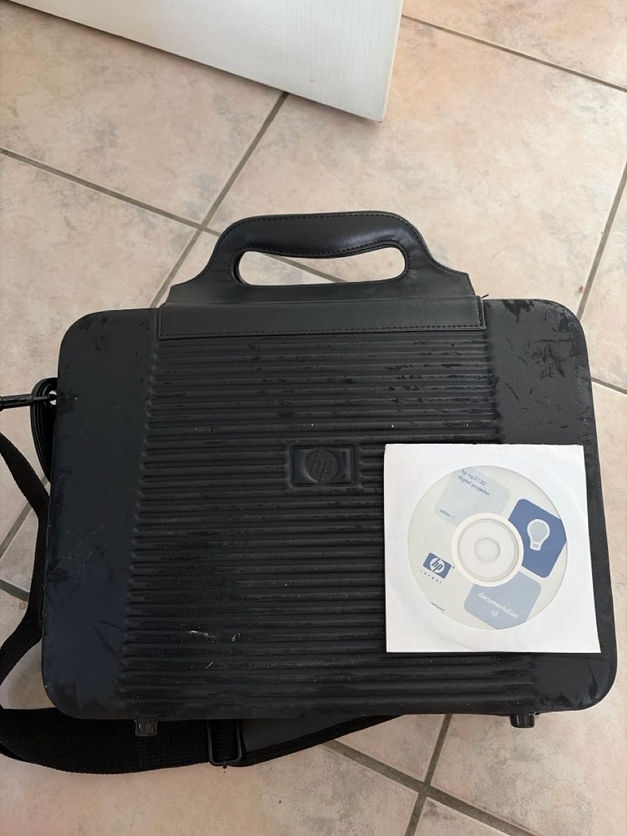 Hewlett Packard Proiettori: HP Digital Projector MP3130 mit Tasche, Kabeln und Dokumente – Usato da Basel venduto da Bella-94 1