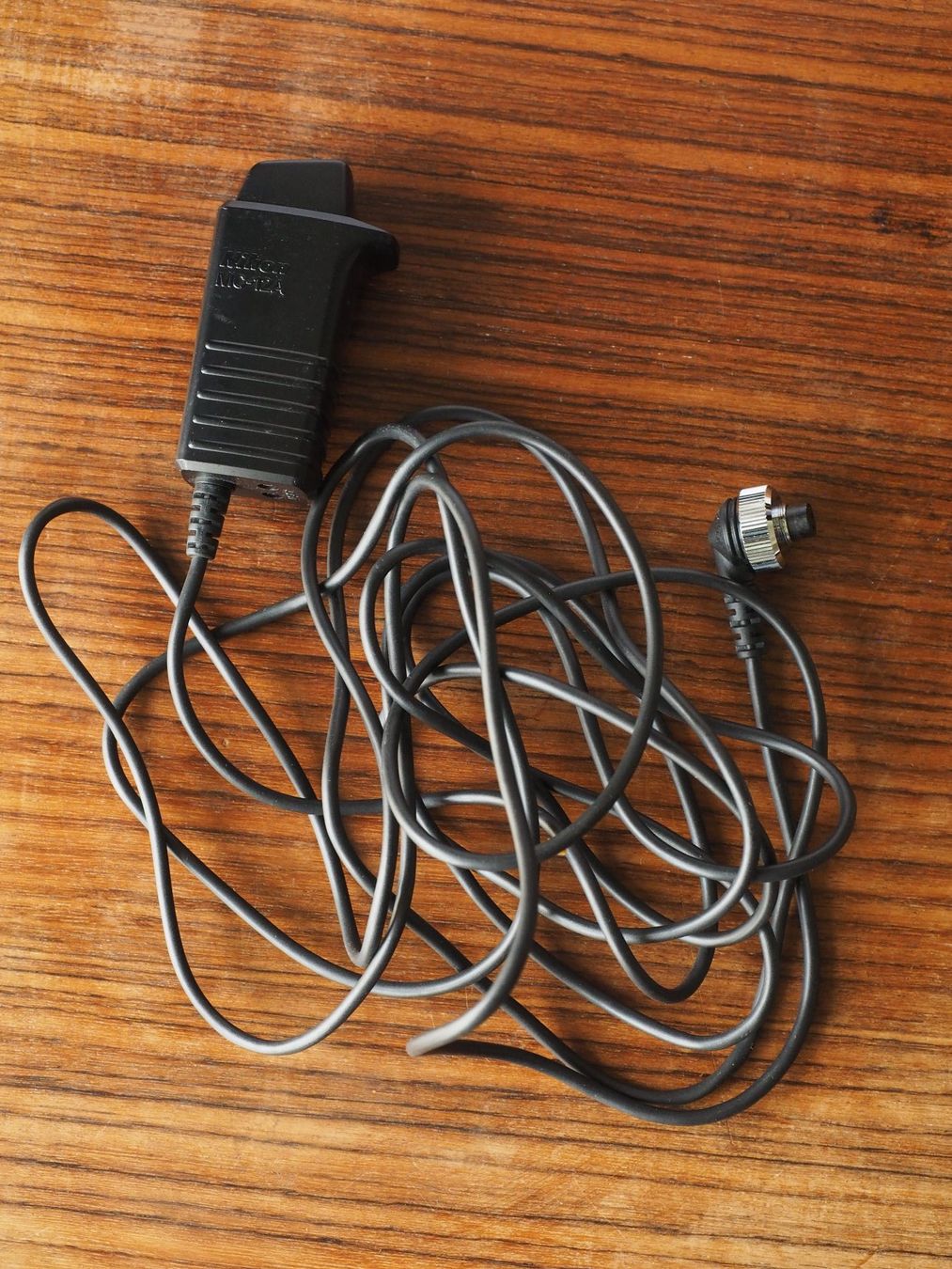 Nikon Fotocamera: langes Nikon MC-12A Fernauslöserkabel cable shutter release – Usato da Cham venduto da Hodinar