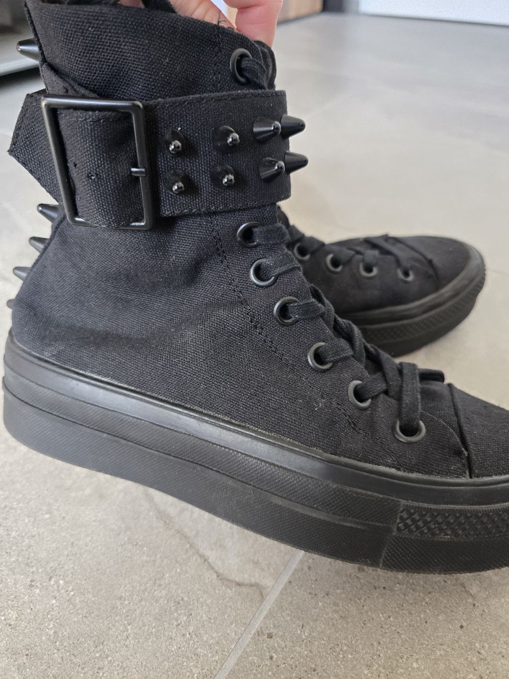 Killstar Scarpe da uomo: High Top Sneaker Schwarz mit Nieten – Usato da Rikon im Tösstal venduto da Daava 1