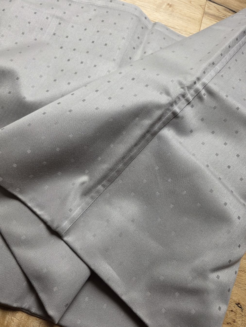 Autre linge de table: Tischtuch 210x210cm hellgrau kariert  – D'occasion à Toffen par ver_x68f 2