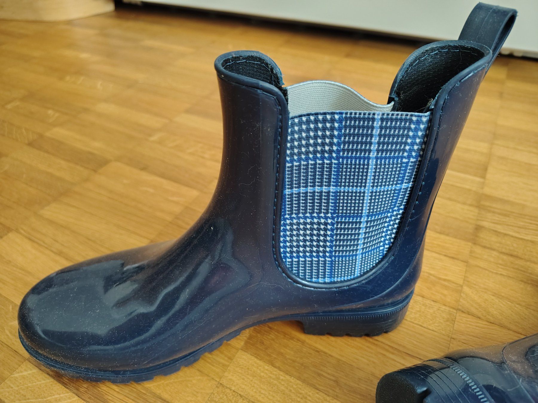 Chaussures femmes: Regenstiefel mit elastischem Einsatz – D'occasion à Dättwil AG par dia_6cbv 1