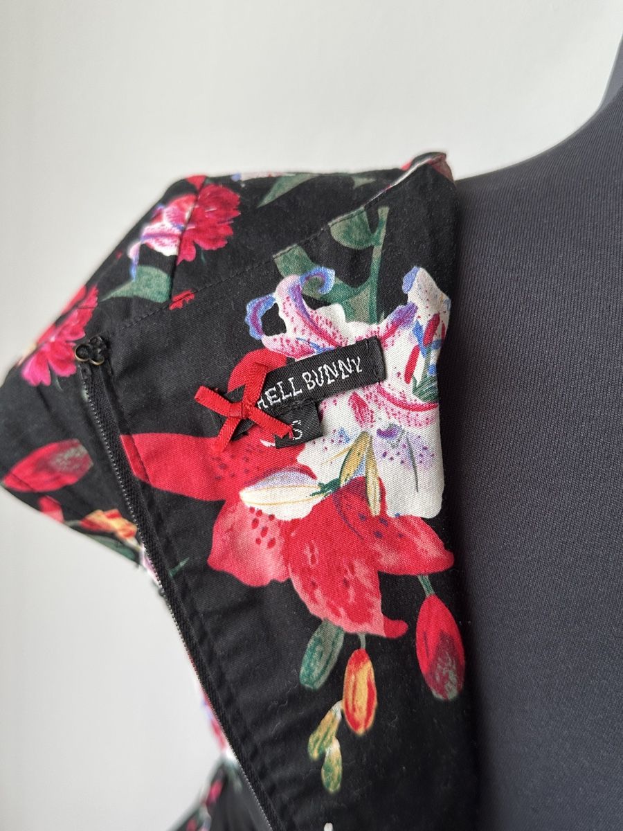 Kleider: Kleid Hell Bunny Blumenmuster schwarz Grösse S – Neu (gemäss Beschreibung) aus Wohlen AG von jes_9c79 4