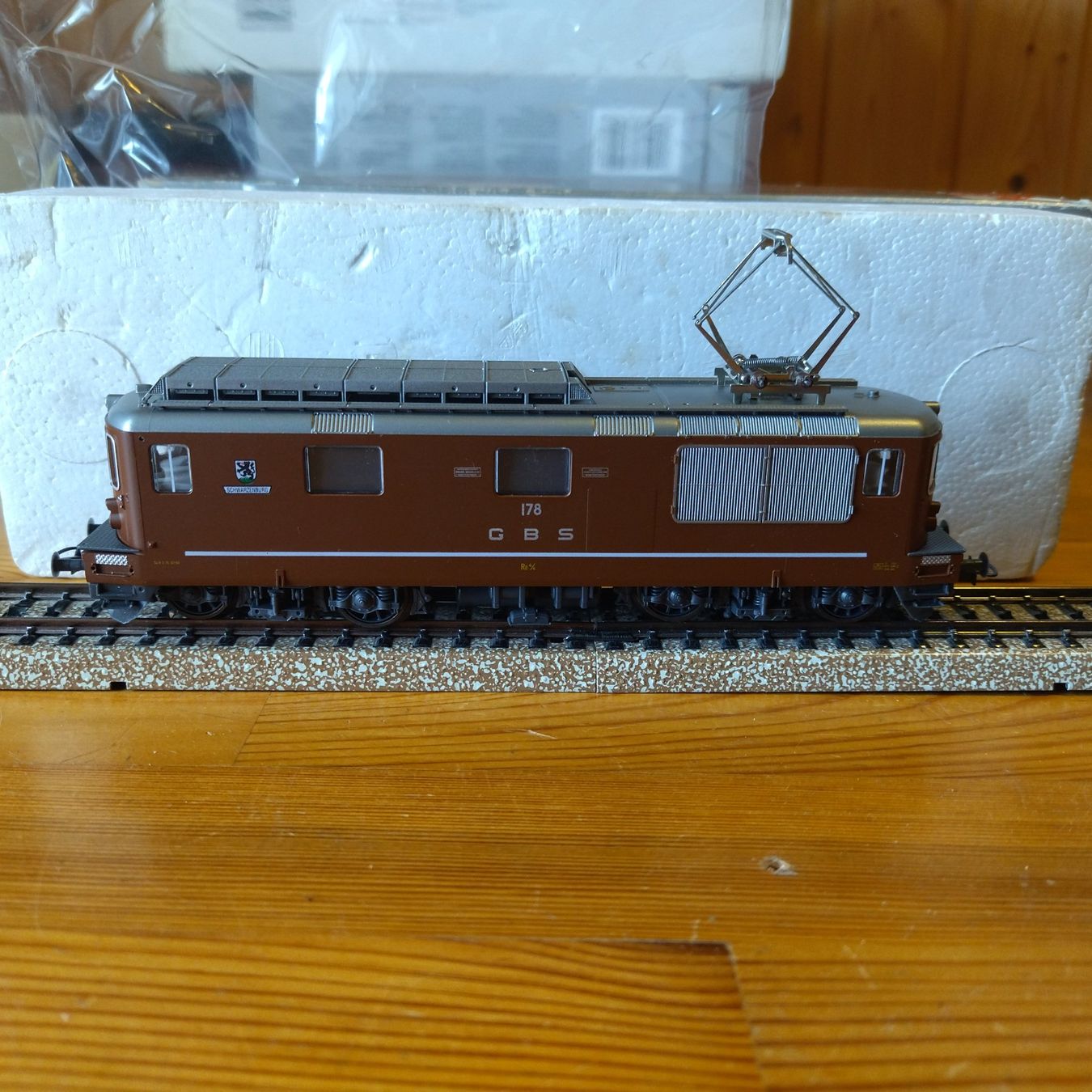 Lima Modelleisenbahnen: Lima E-Lok Re 4/4 (834) – Gebraucht aus Basel von BeanieUp