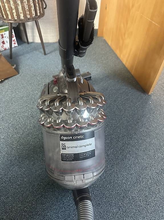 Dyson Aspirapolveri & Accessori: Dyson Cinetic DC52 Animal Complete – Usato da St. Gallen venduto da Goldacherin 1