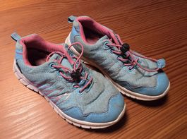 Turnschuhe Grösse 32