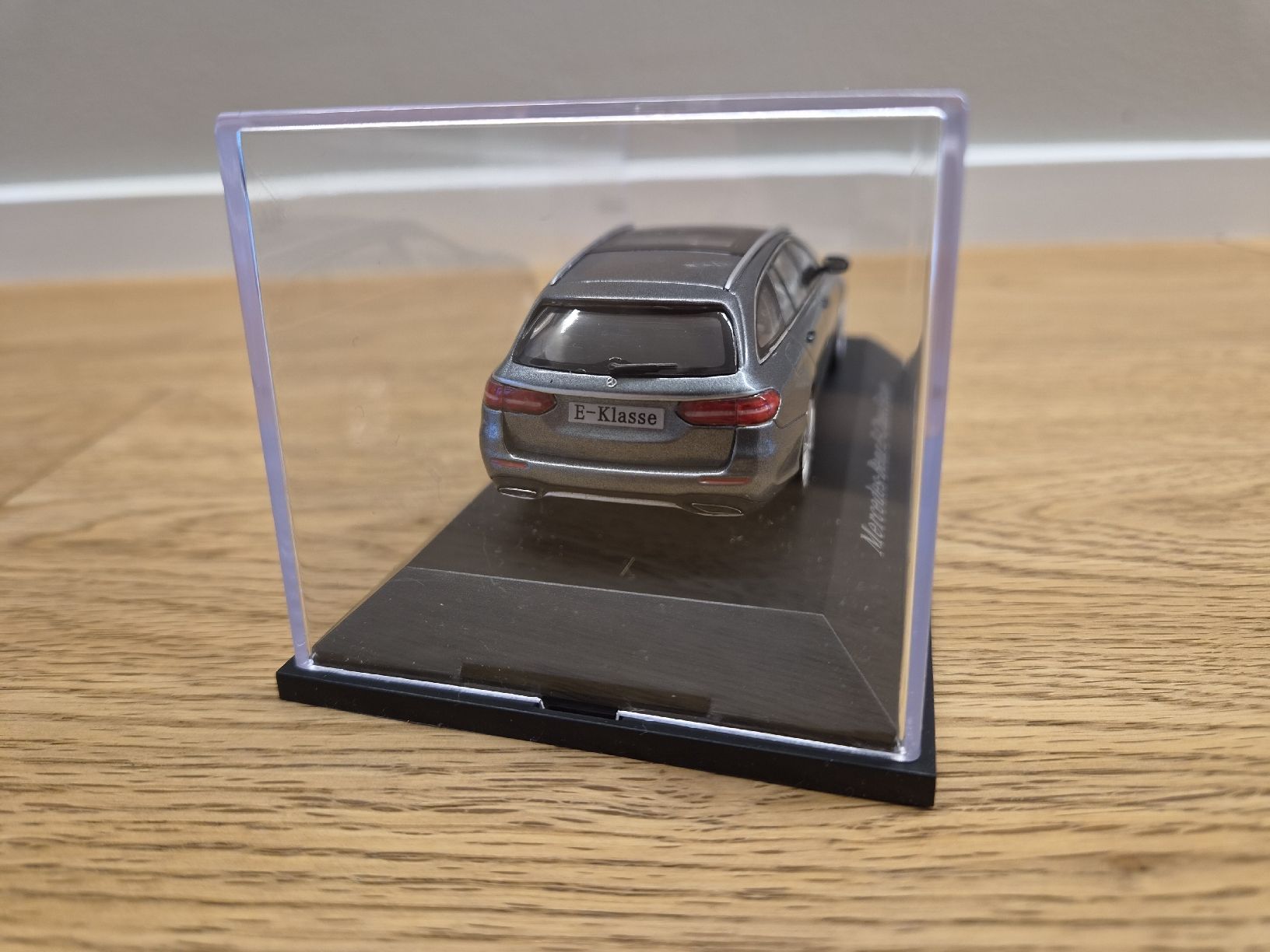Mercedes-Benz Modellini d'auto: Mercedes-Benz E-Klasse Combi 1:43 – Nuovo (secondo la descrizione) da Wädenswil venduto da ky_109 3