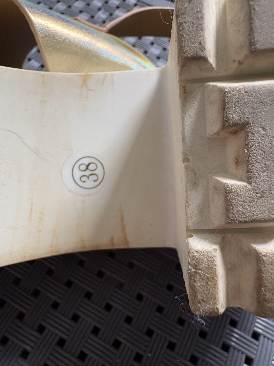 Scarpe da donna: Glänzende Sandalen mit Absatz, Grösse 38 – Usato da Zürich venduto da Luisashyale 4