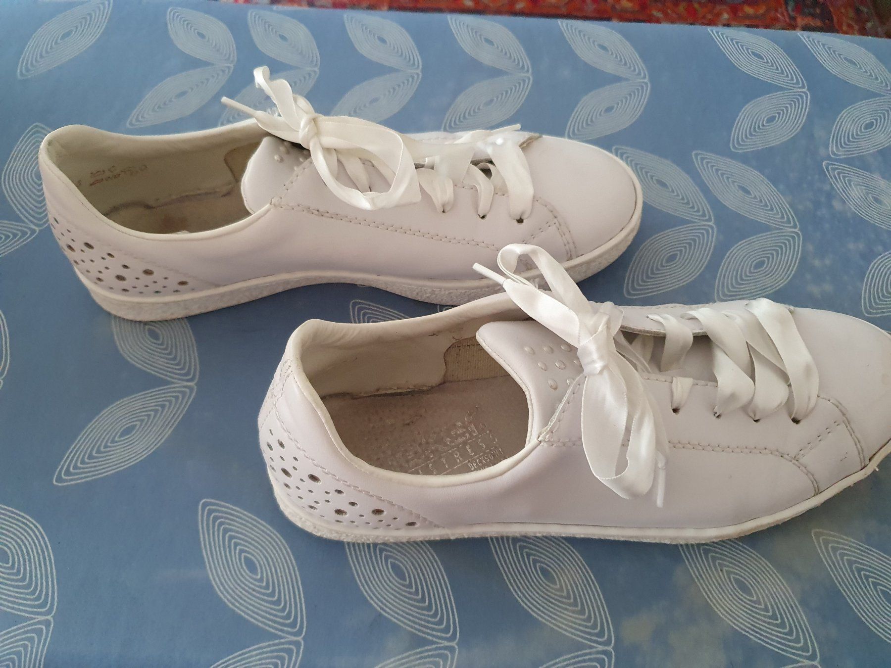 Rieker Scarpe da donna: Sneaker Marke Rieker weiss, Grösse 39 – Usato da Volketswil venduto da tilli2 2