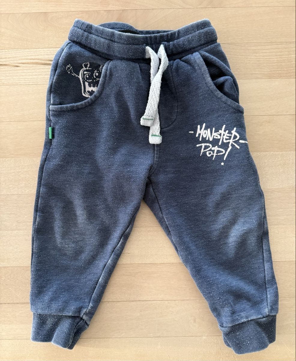 Pantaloni: Reserved Jogginghose Gr. 92cm mit Monster Aufdruck – Usato da Lyss venduto da Sibella56