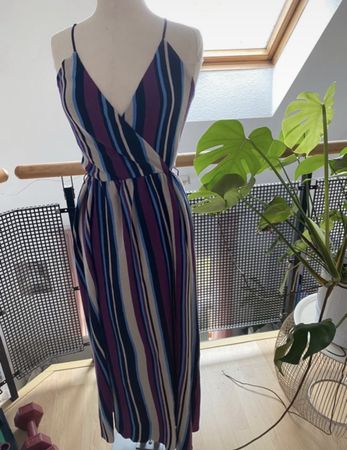 Sommerliches Maxikleid mit Streifen, Grösse S, ungetragen