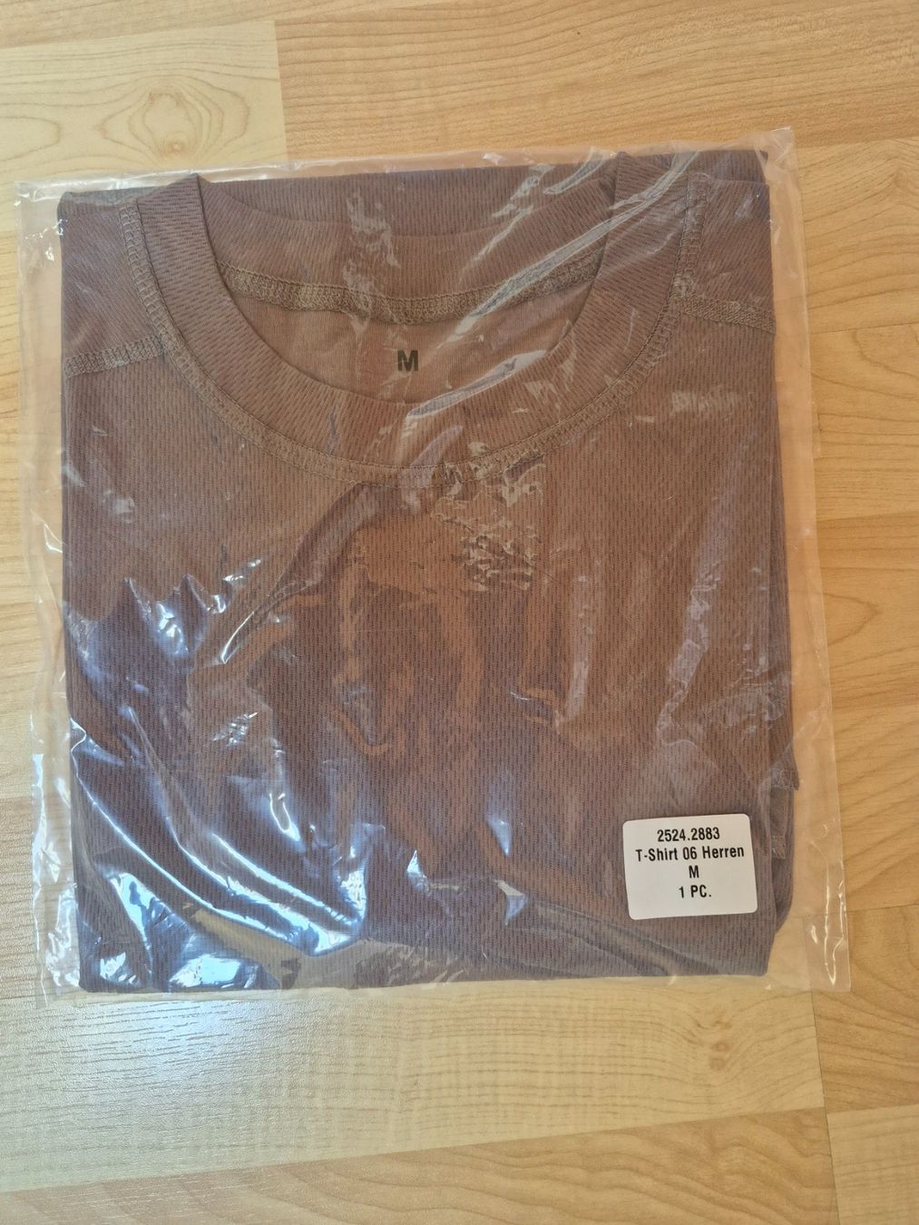 Schweizer Armee T-shirt: T-Shirt 06 Schweizer Armee – Usato da Sursee venduto da Ursus_LU