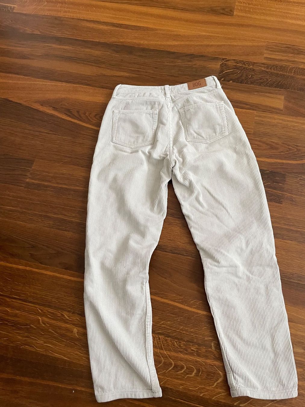 Urban Outfitters Pantaloni: BDG Cordhose W26 L30 Mom-Style – Usato da Liestal venduto da ela_2g9s 1