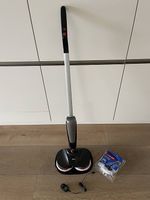Elektrischer Mopp mit Sprayfunktion