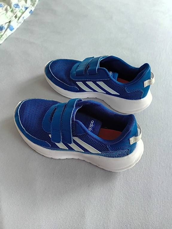 Scarpe per ragazzi: Adidas Hallenschuhe 32 – Usato da Leuzigen venduto da Loop_t