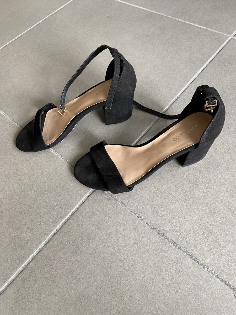 Scarpe da donna: Sandales noires Even&Odd – Usato da Genève venduto da TheMattiBoutique 2