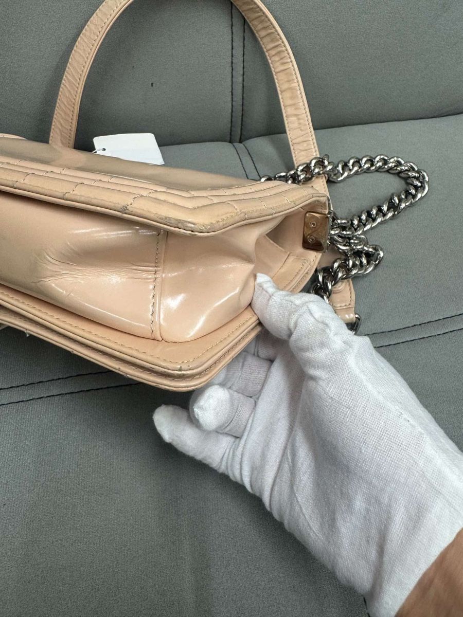 Chanel Borse da donna: Chanel Boy Medium Tasche Beige Patentleder  – Usato da Heimberg venduto da Veven 6