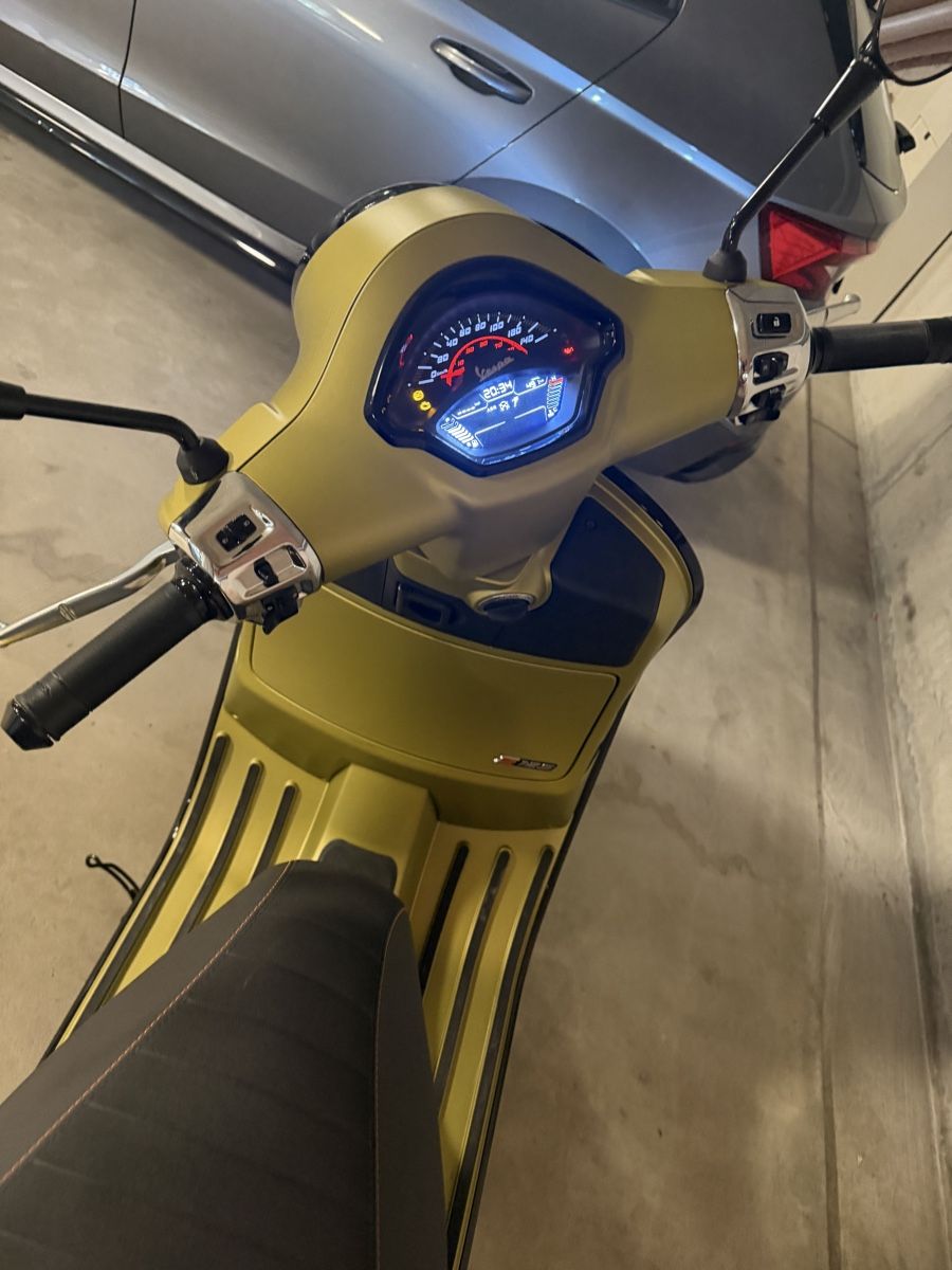 Piaggio Strasse: Vespa GTS 125 Roller mit Helm 2025 – Gebraucht aus Strengelbach von RaenAntikDesign 8