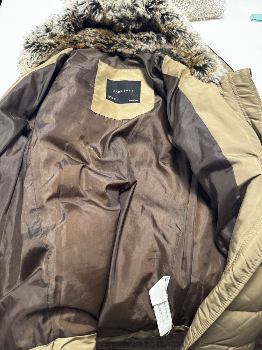 Zara Jacken: Warme Zara Basic Winterjacke mit Fellkapuze, Grösse Xl – Gebraucht aus Winterthur von EasyRS 2