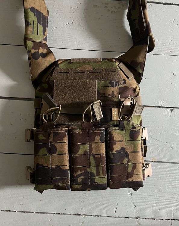 Pitchfork Plate Carrier SwissCamo +3 Mag & 1 Admin Pouches Kaufen