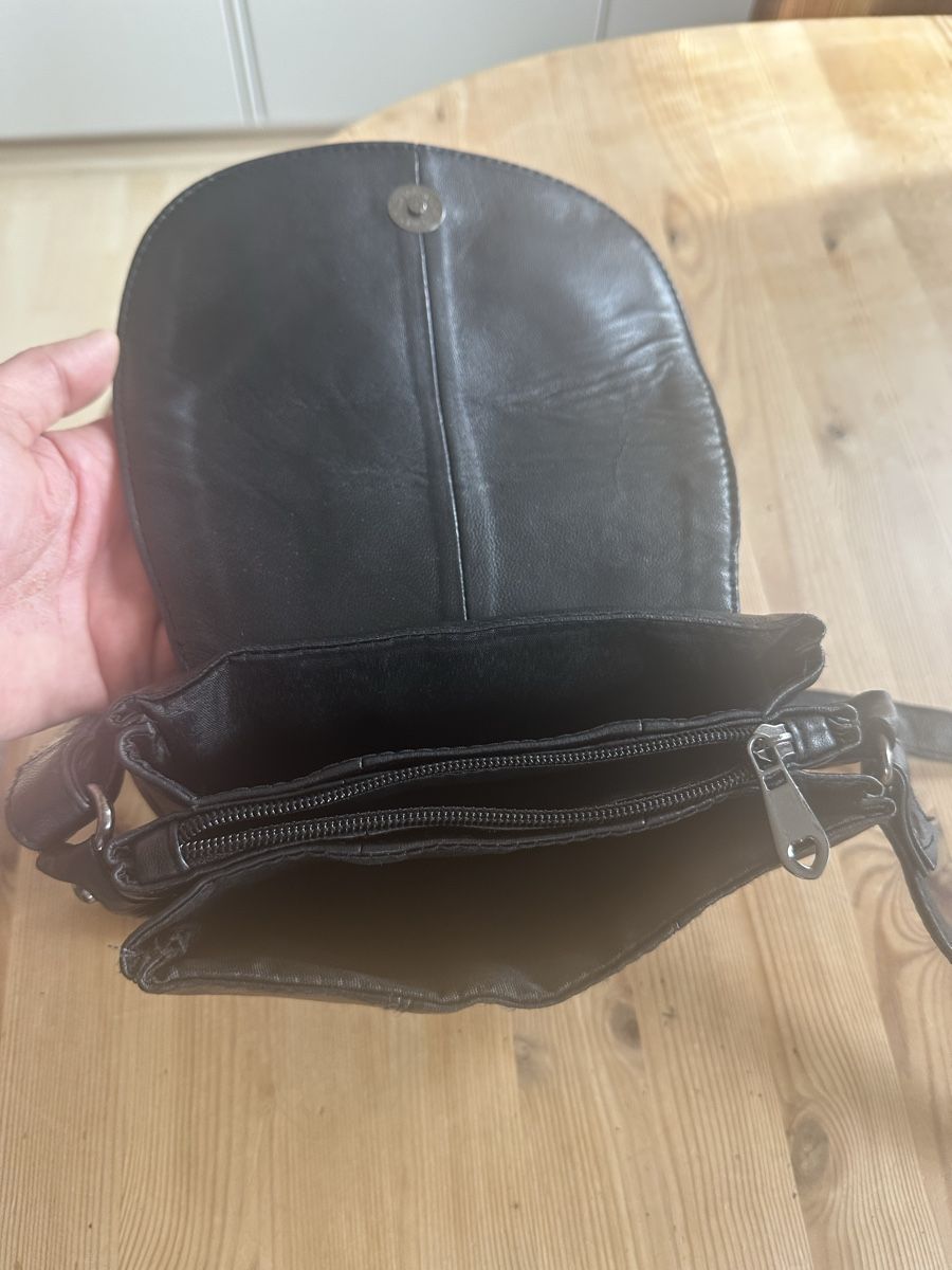 Taschen für Damen: Schwarze Ledertasche. – Gebraucht aus Schöfflisdorf von Katrins02 3