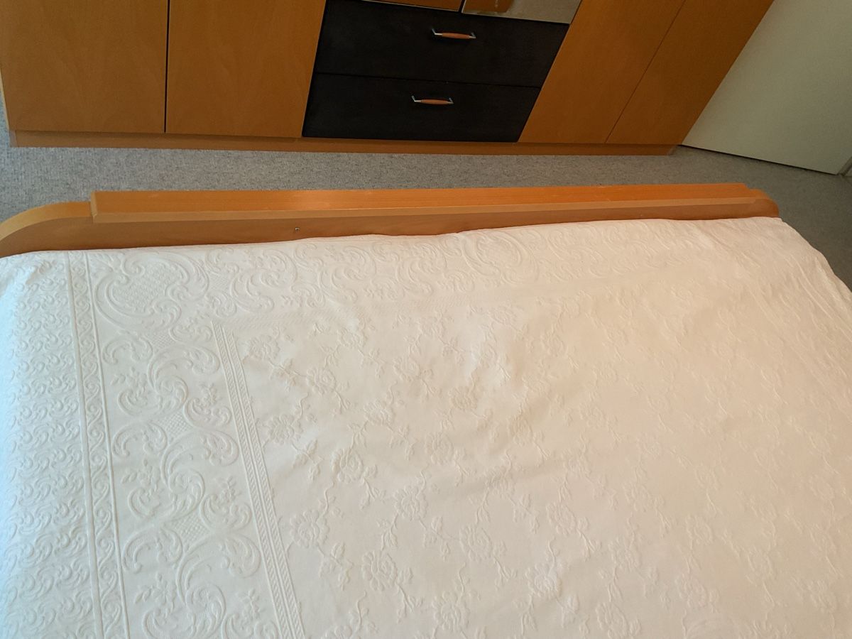 Betten: Doppelbett mit Matratze und Nachttischen – Gebraucht aus Trimbach von Lexli11 3