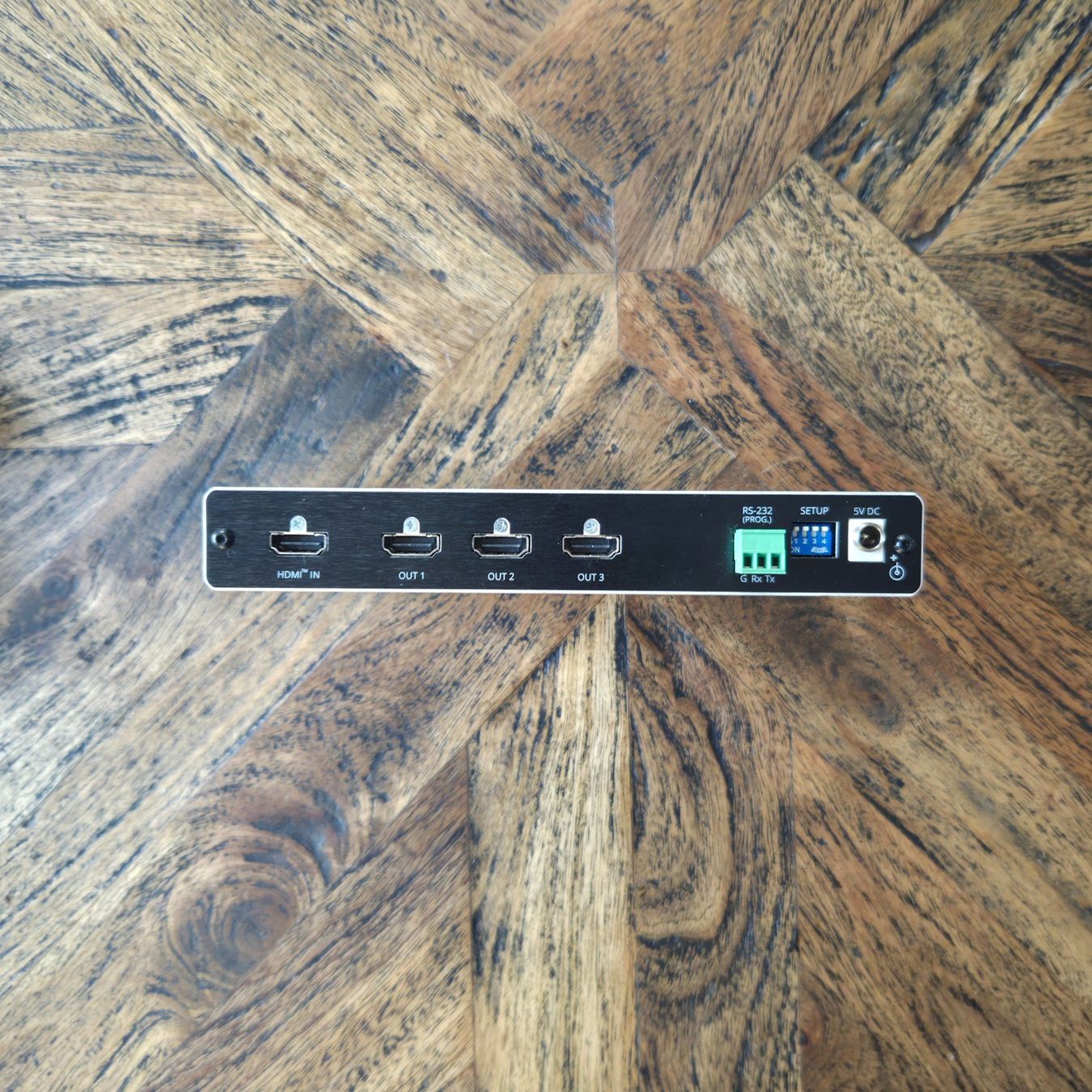 Adattatori: Kramer MegaTOOLS VM-3H2 HDMI Verteilerverstärker – Usato da Zürich venduto da Wickeddude 3