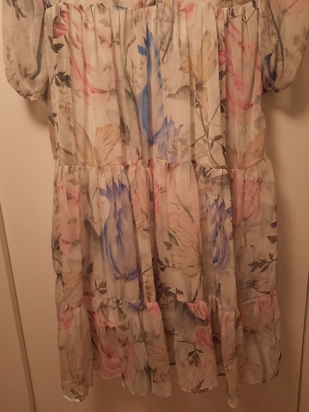 H&M Vestiti: Kleid H&M Blumenmuster Grösse 38 neuwertig – Nuovo (secondo la descrizione) da Ettingen venduto da Guggerin 2